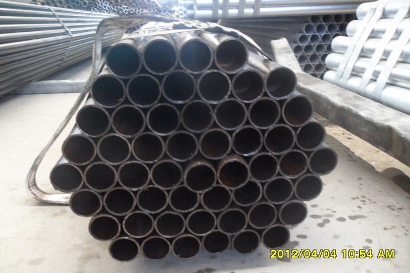 
                                 Caissons pour puits de carbone section creuse du tuyau en acier galvanisé/soudé/noir/tube rond en acier inoxydable/tuyau pour l'échafaudage                            