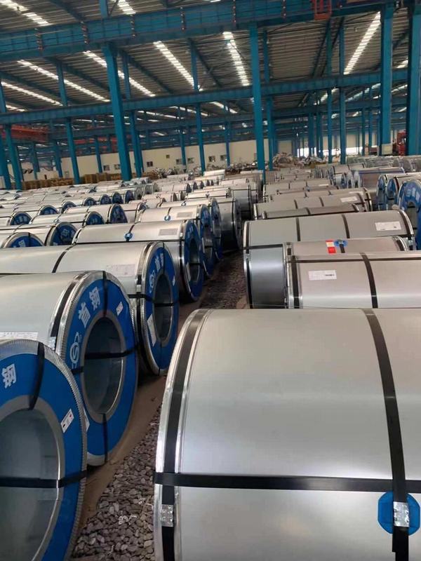 China 
                                 Dx51d médio quente o revestimento de zinco Z275 Rion Galvanizado Aço Metal Roofing Sheet                             à venda